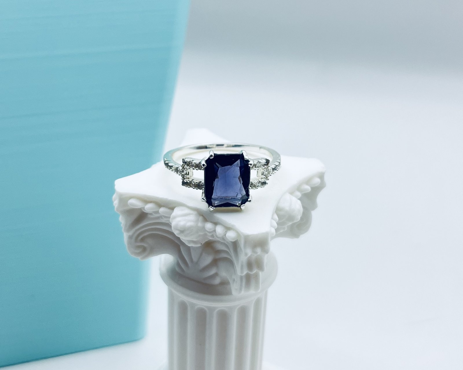 Anillo Roma Circón Con Cristal Morado