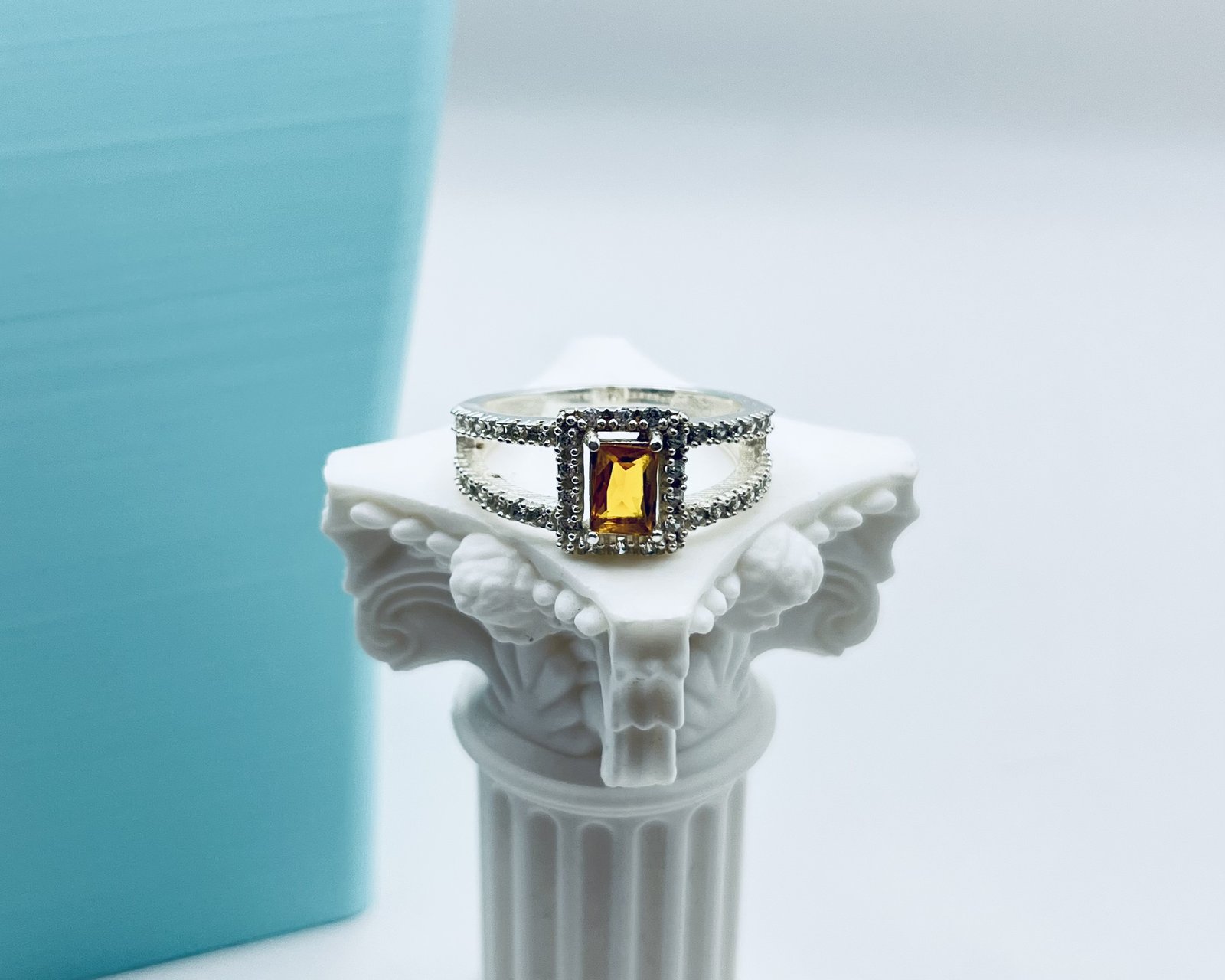 Anillo Realeza Circón Amarillo