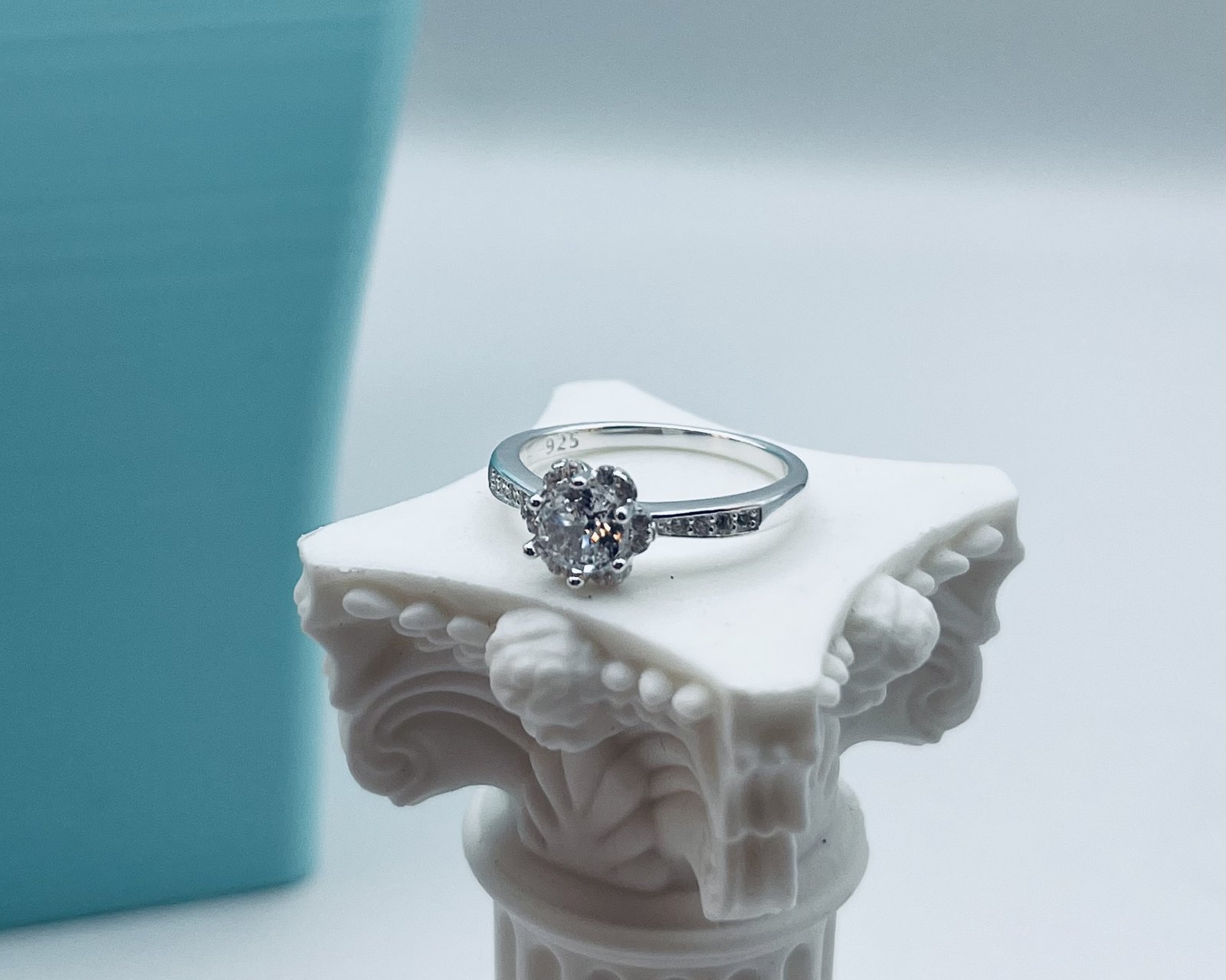 Anillo Flor Circón Simple