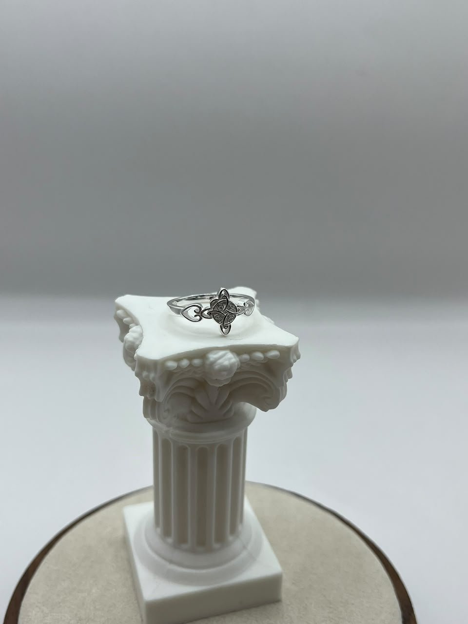 Anillo Nudo de Brujas Corazones