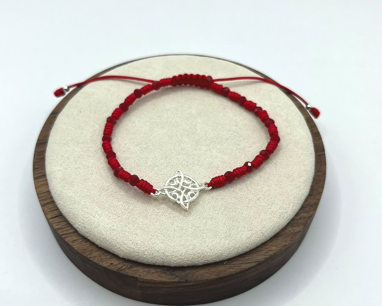 Pulsera Hilo Rojo Ajustable Nudo de Brujas