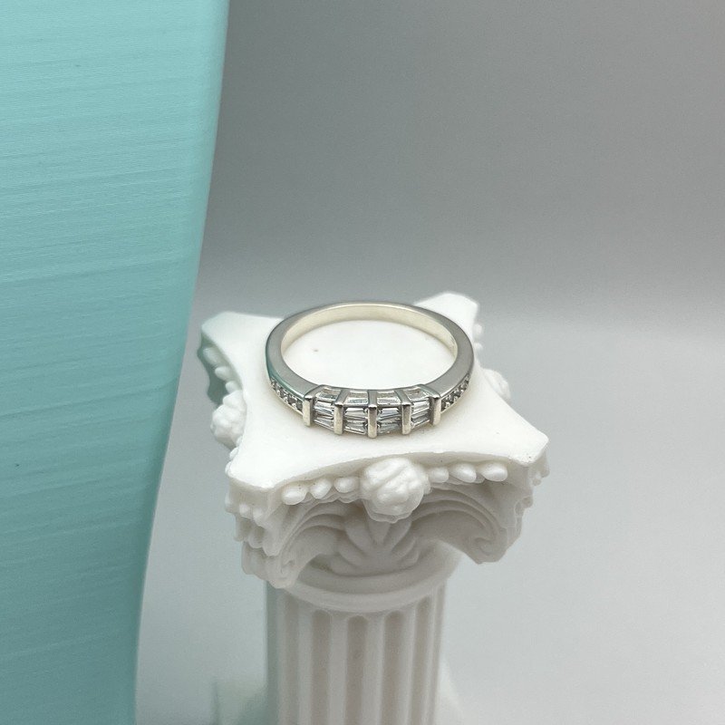 Anillo Cuadrado Con Cristal y Circones