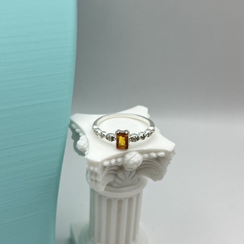 Anillo Furor Con Cristal amarillo y Circón