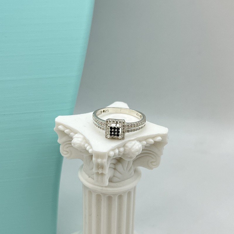 Anillo Black Circón