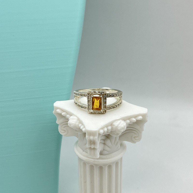 Anillo Reyna Con Cristal Amarillo y Circones