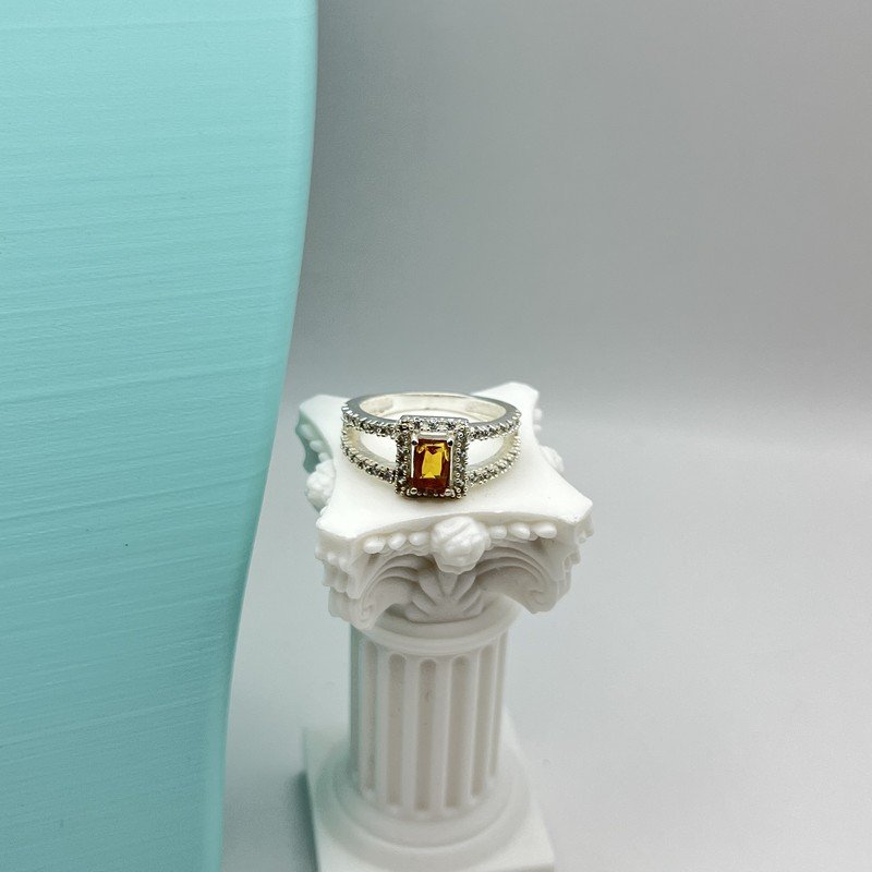 Anillo Reyna Con Cristal Amarillo y Circones