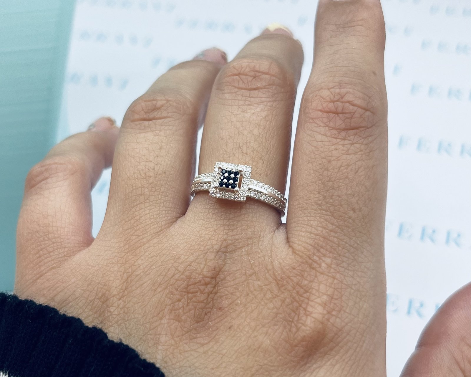 Imagen adicional 2 de Anillo Fiesta Circón Negro-Blanco
