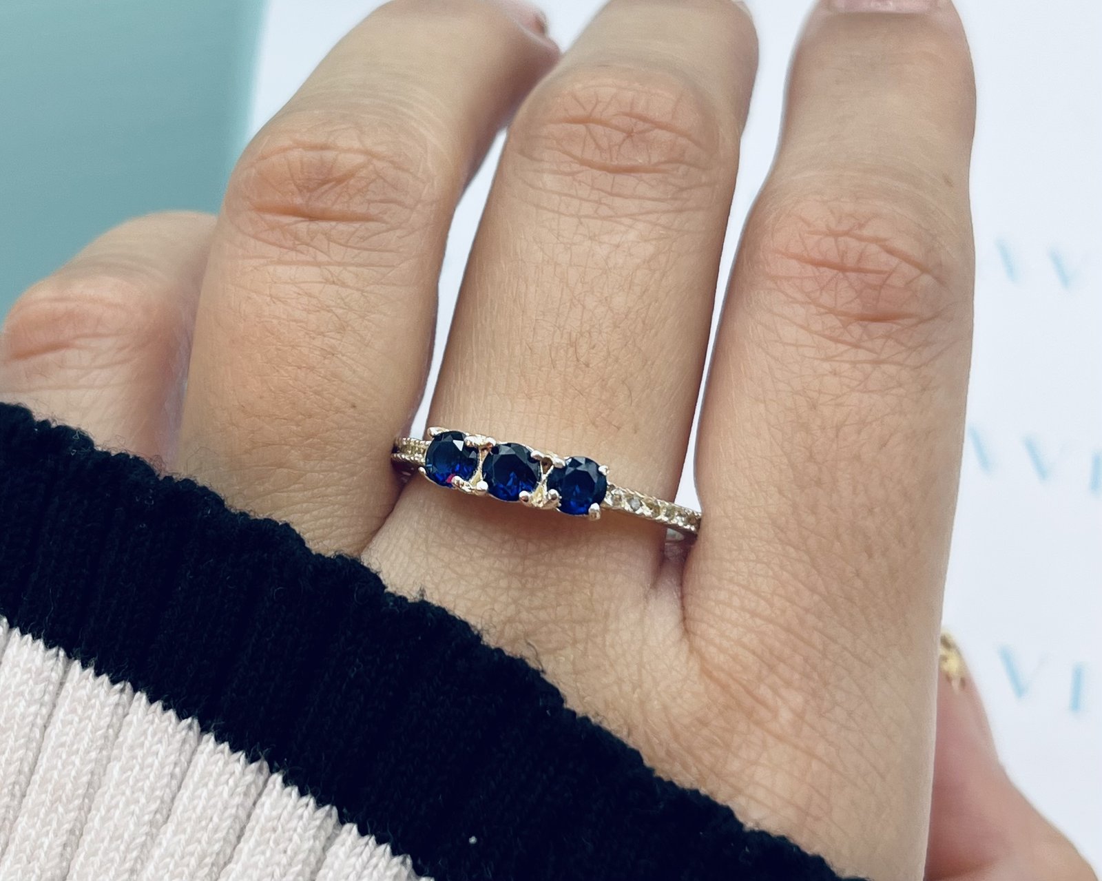 Imagen adicional 1 de Anillo Trio Cristal Azul Cicón Blanco