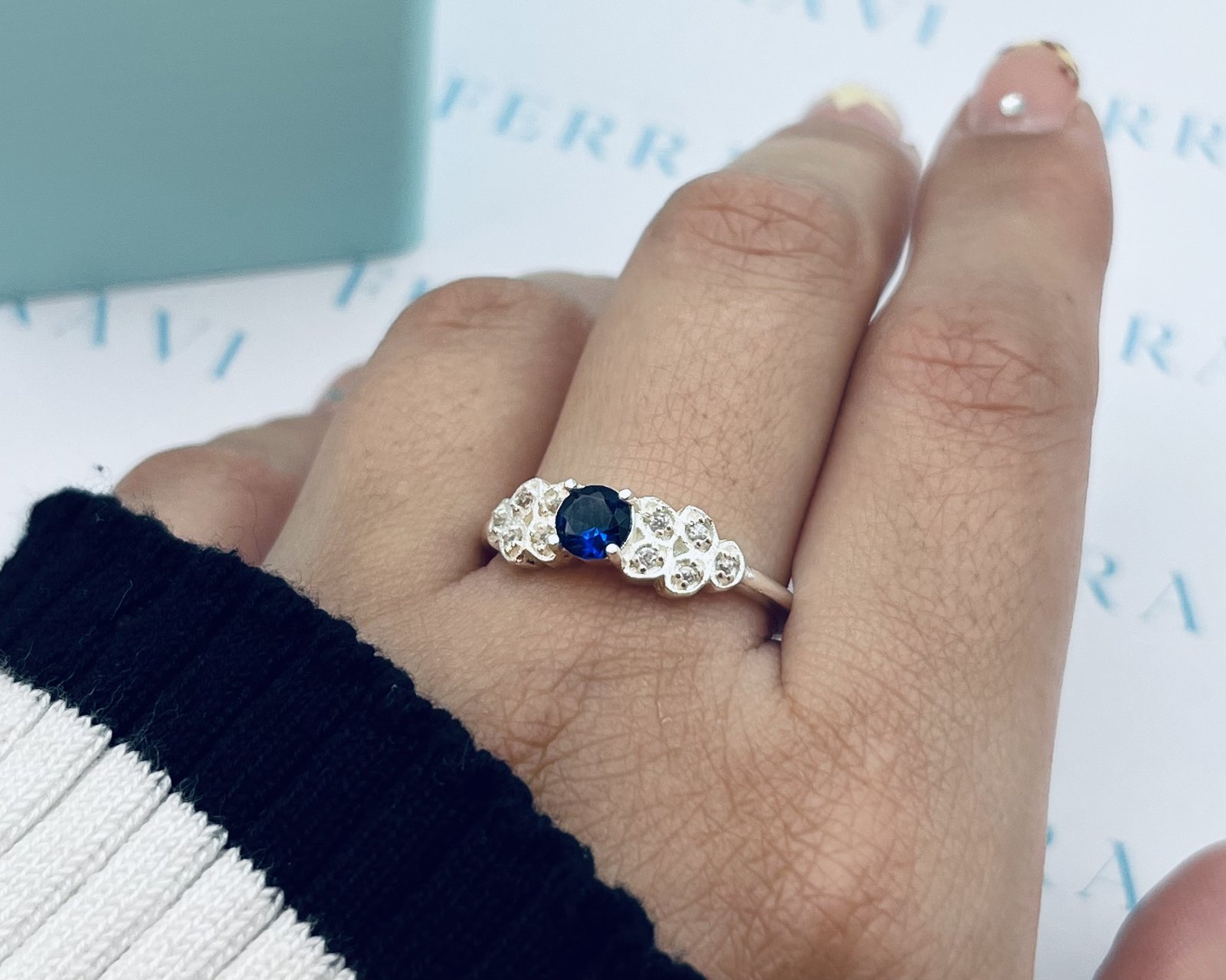 Imagen adicional 1 de Anillo Flor Circón Azul