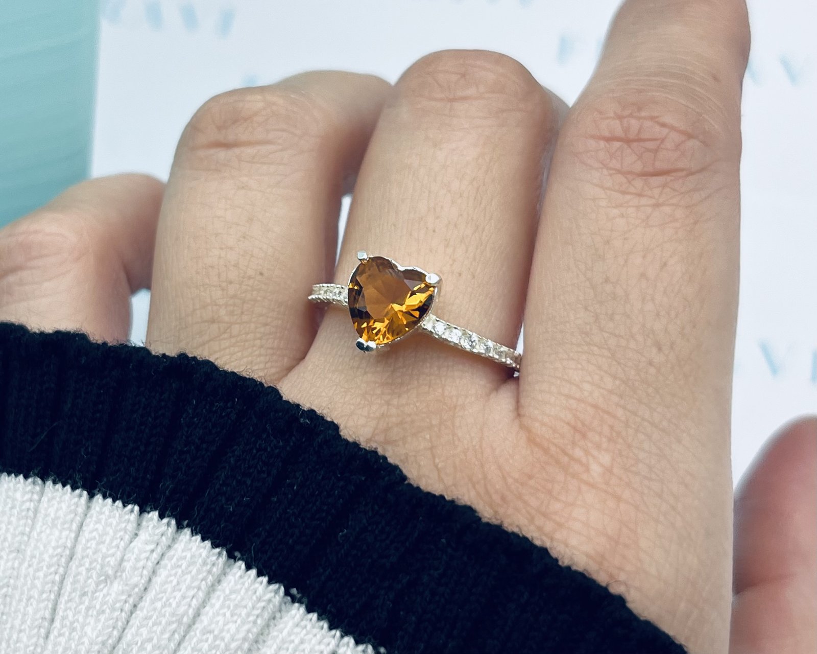 Imagen adicional 2 de Anillo Corazón Circon Amarillo