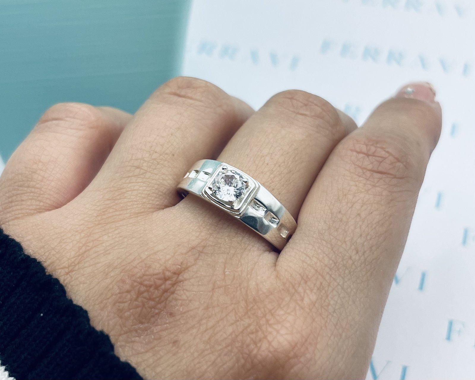 Imagen adicional 1 de Anillo Reina Circón Discontinuo