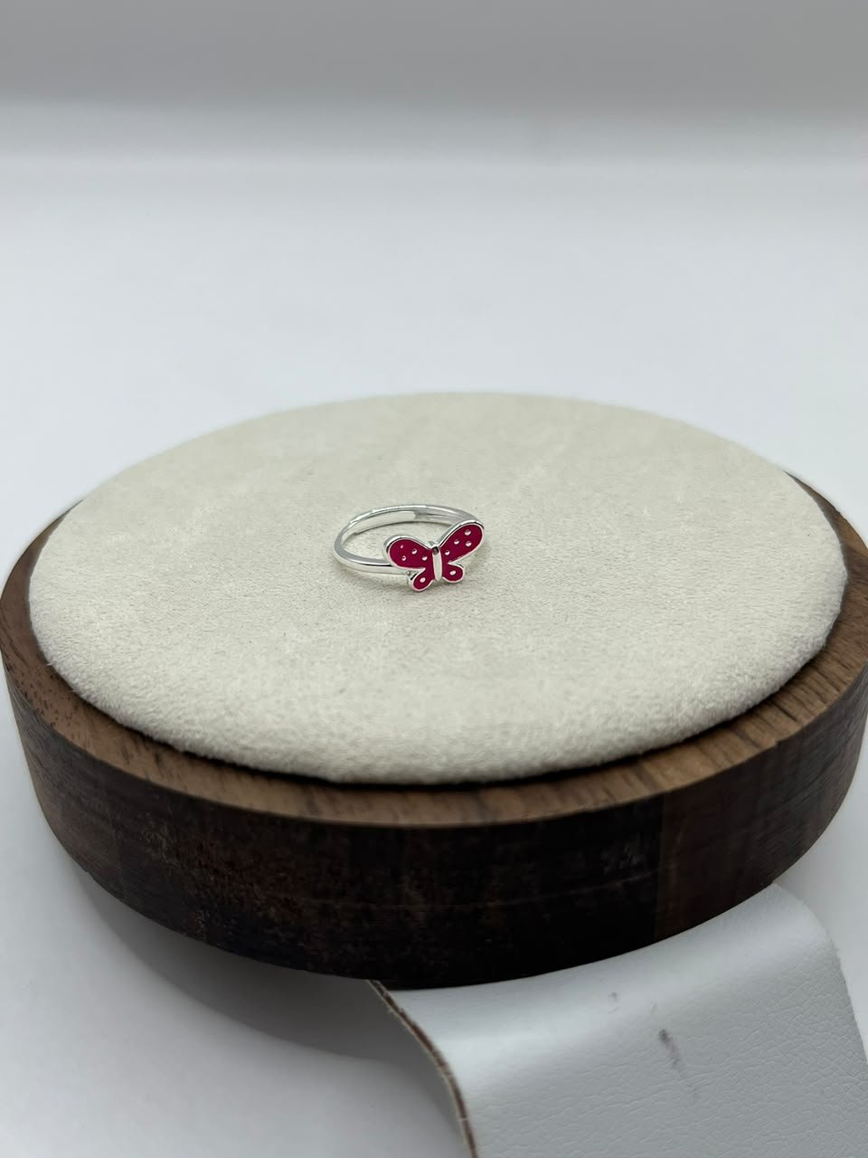 Imagen adicional 1 de Anillo Mariposa Esmaltada Fucsia