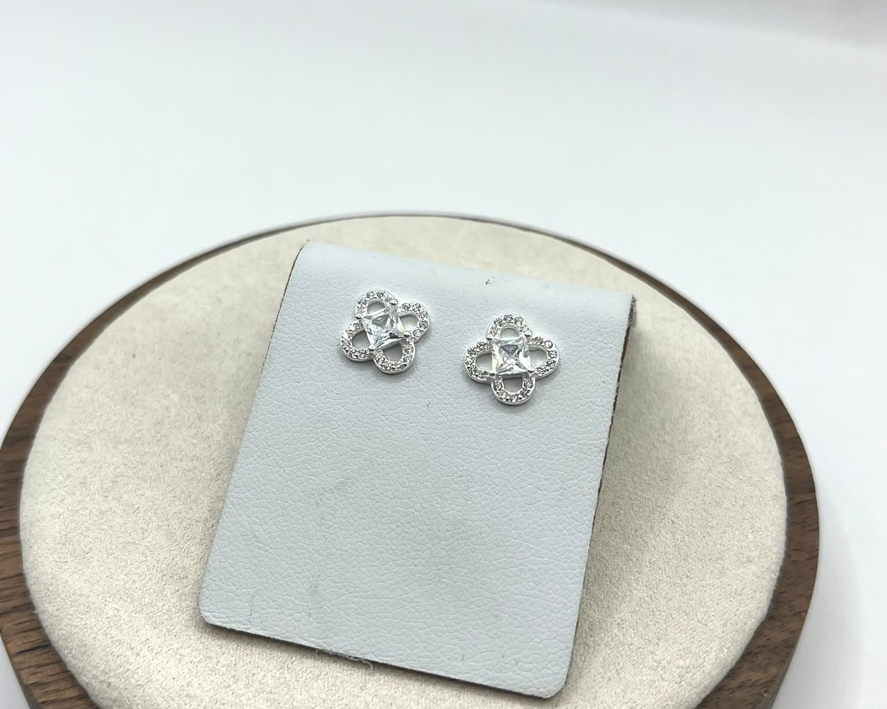 Imagen adicional 1 de Aros Trebol De La Suerte Circón - 1cm